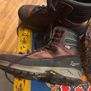 Danner Women's Gore-Tex Boots - Burgundy and Black